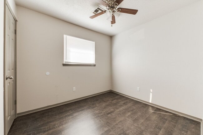 Building Photo - 14013 N Everest Ave