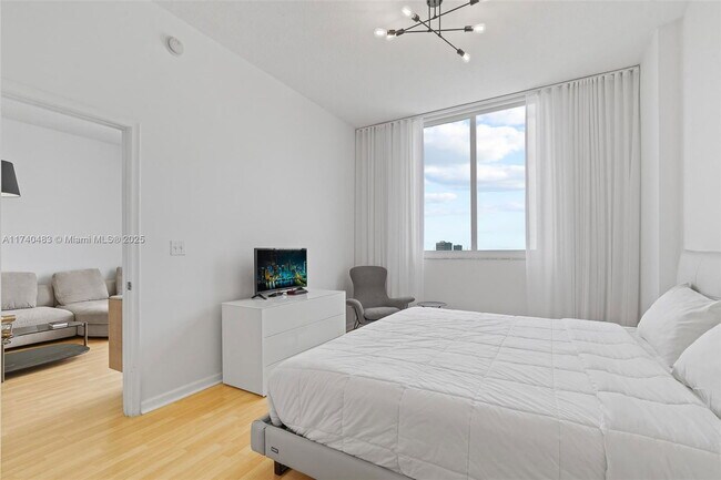 Building Photo - 2775 NE 187th St