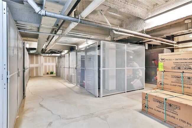 Building Photo - 68 Lake St