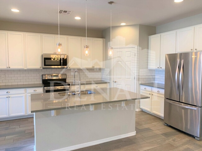 Building Photo - 334 N 79th Pl