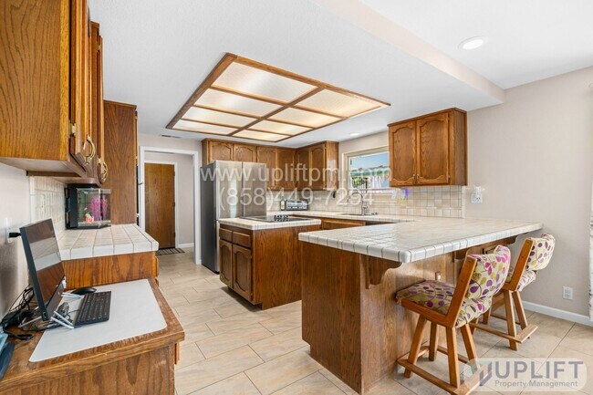 Building Photo - 3 Bedroom 2.5 Bathroom home in Ramona LARG...