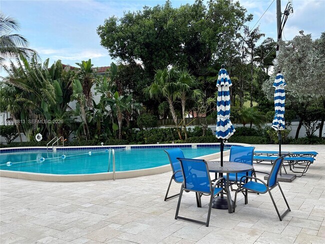 Building Photo - 888 Intracoastal Dr