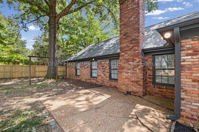 Building Photo - 3085 Circle Gate Dr