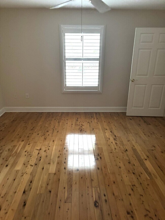 Building Photo - 8970 Eagles Ridge Dr