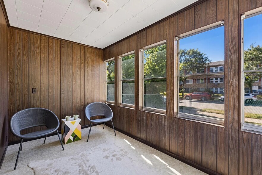 Building Photo - 409 6th St SE