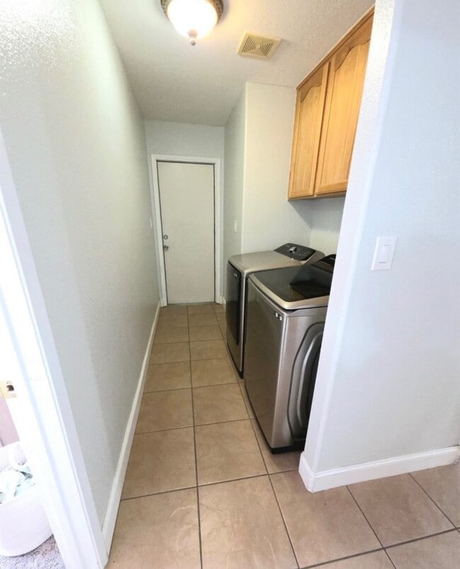 Building Photo - 406 Calle De La Vina