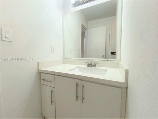 Building Photo - 10440 SW 156th Ct