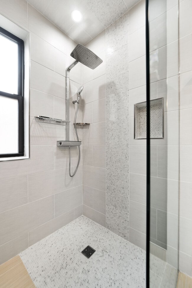 Building Photo - 1226 S 60th Ct