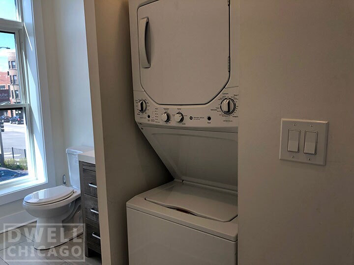 Building Photo - 2362 N Clybourn Ave