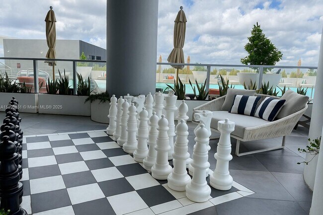 Building Photo - 2000 Metropica Wy