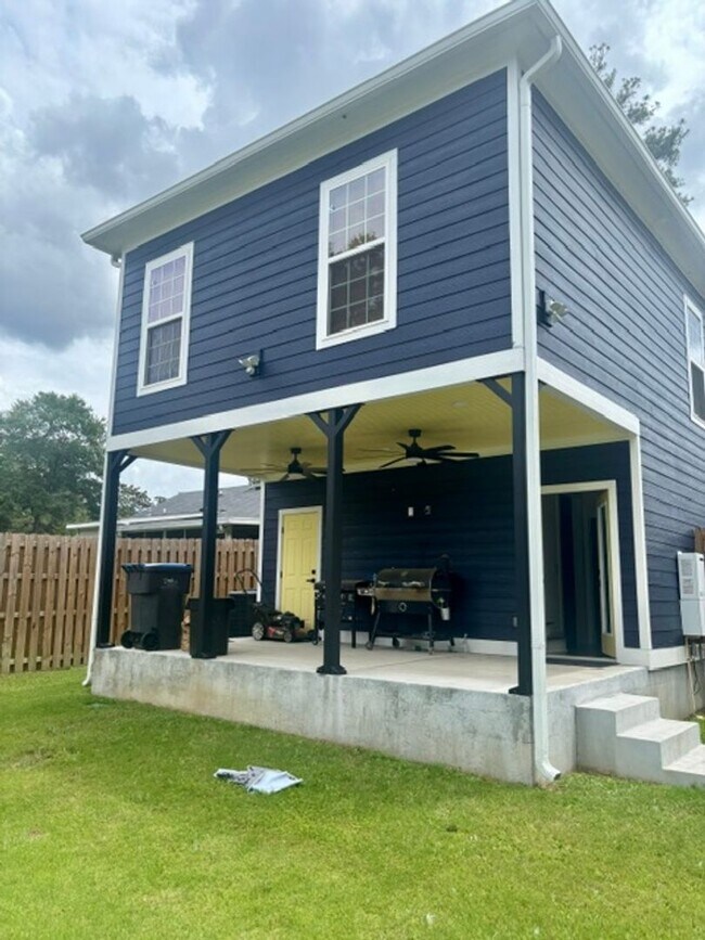 Building Photo - 3143 Switzer Dr