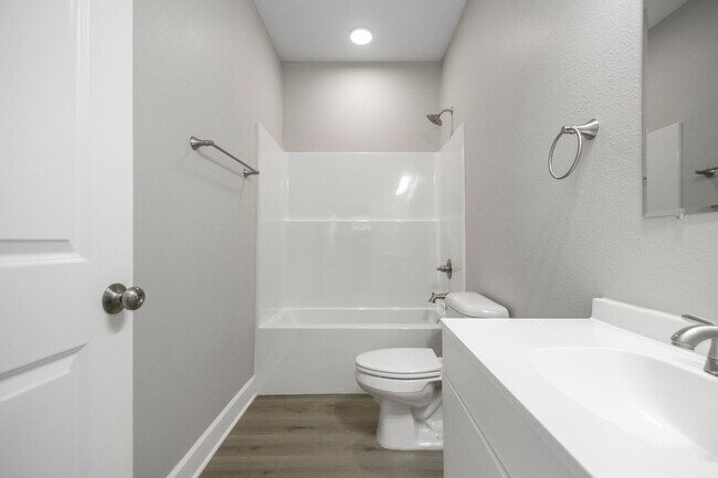 Building Photo - 5703 Valley Dr