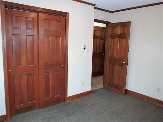 Building Photo - Unique 3 Bed 2 Bath Cabin In The Heart of Columbia!