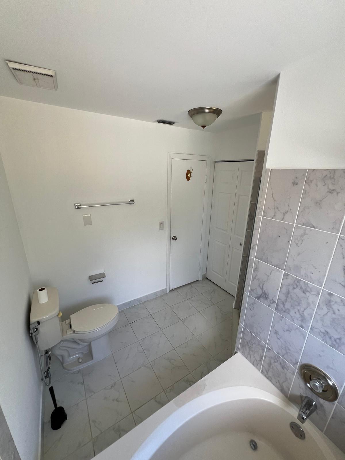 Building Photo - 1060 SW 111th Way