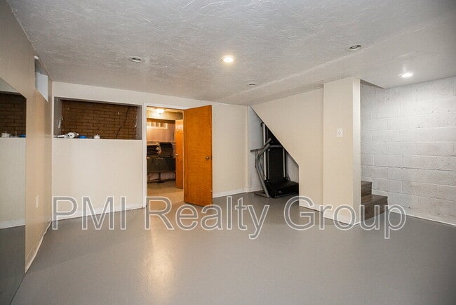 Building Photo - 25141 Treadwell Ave