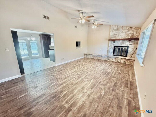 Building Photo - 103 Crestview Dr