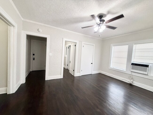 Building Photo - Unique Upstairs Studio w/ Hardwoods in Vintage 1920's Complex