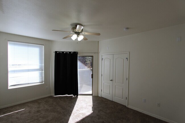 Building Photo - $500 off 1st months Rent!_3-Bedroom Summit Park Condo with Fireplace, Balcony & Covered Parking