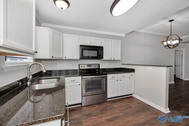 Building Photo - 103 N W Sugar Bluff Ln