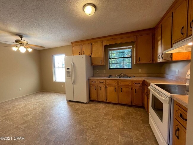 Building Photo - Spacious 3/1 Brick Home in a Low-Traffic cul-de-sac on the West end of Marianna