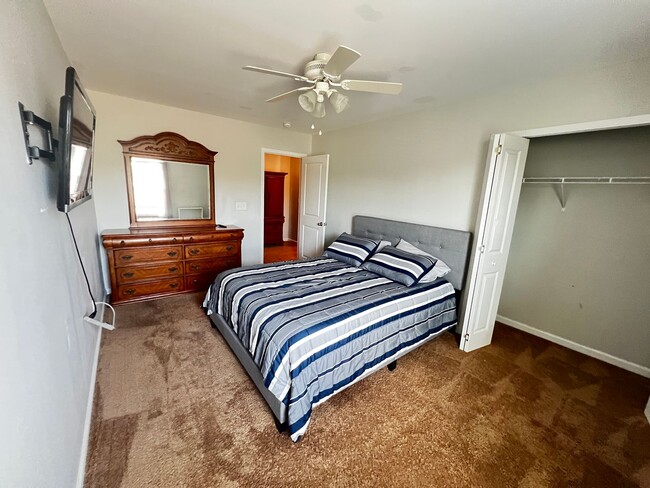 Building Photo - Beautiful 4 Bedroom, 3.5 Bath, Town Home at Tuscany is Available Now!