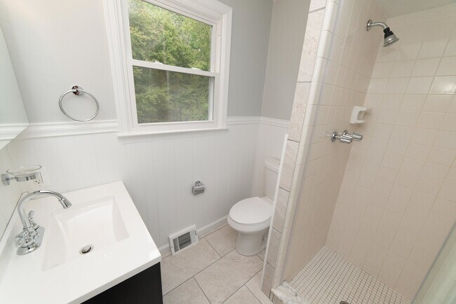 Building Photo - 440 Cricket Ln