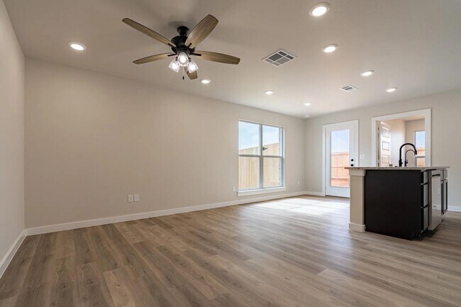 Building Photo - PRE-LEASING for JULY MOVE-IN - Charming 3 Bedroom Home
