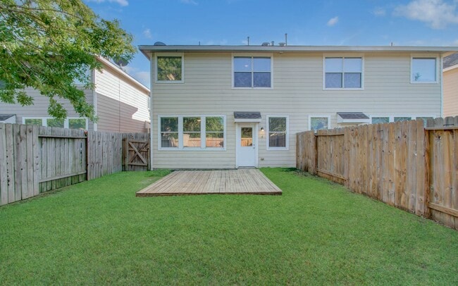 Building Photo - 17230 Oakwood Chase Dr