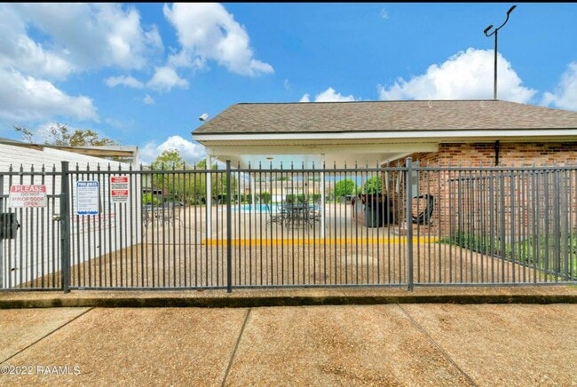 Building Photo - 200 Lodge Dr