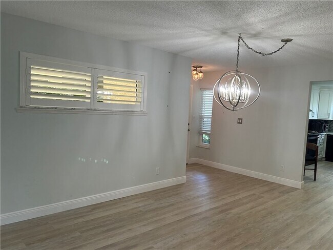 Building Photo - 451 Grove Isle Cir