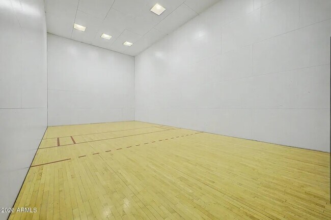 Community Amenities - 1633 E Lakeside Dr