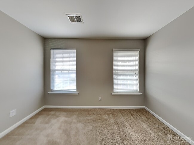 Building Photo - 121 Stoneheath Dr