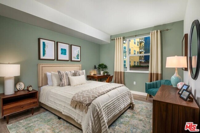 Building Photo - 10568 Gateway Prom