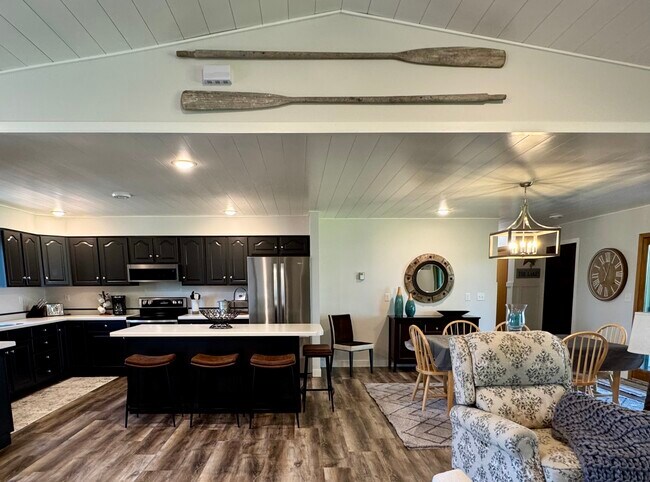 Building Photo - 41208 Marion Dr N