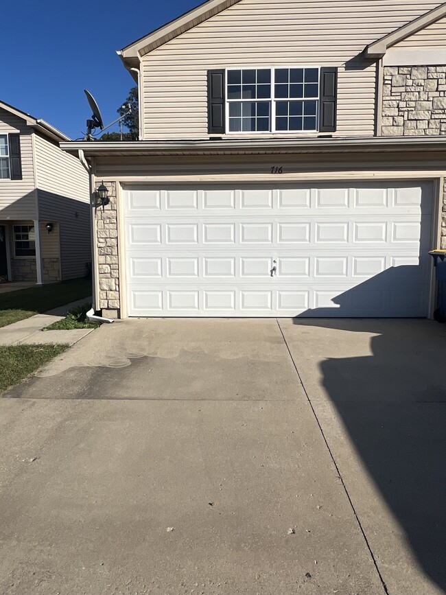 Primary Photo - 716 Woodside Creek Dr