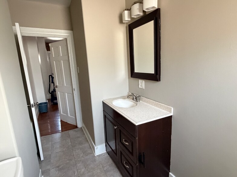 Building Photo - 433 N Pine St