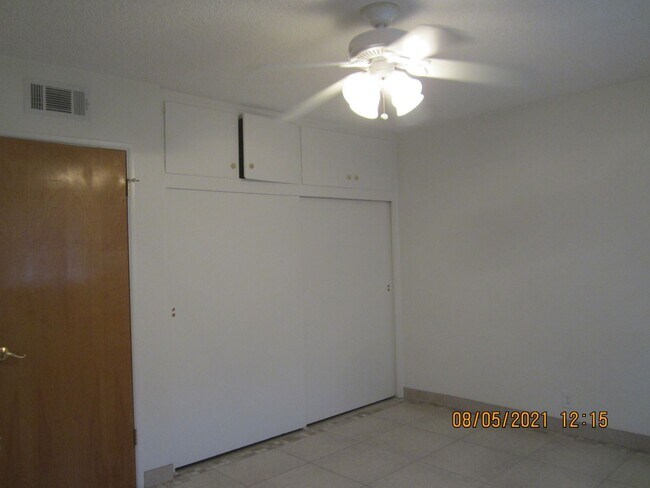 Building Photo - 2 br, 1 bath House - 4314 UNIVERSITY AVE #8