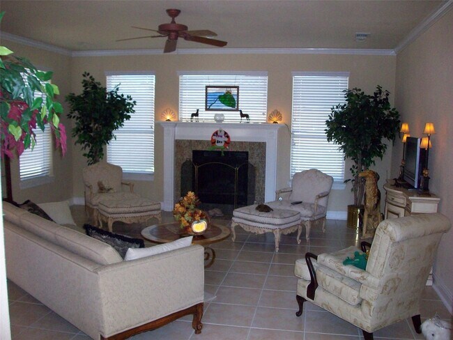 Building Photo - 1722 Parklake Village Dr