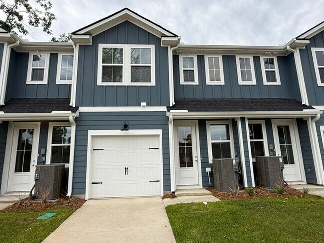Building Photo - 3 Bedroom 2.5 Bathroom Townhouse in Windward Village - Summerville
