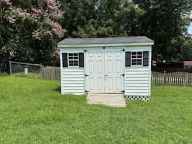 Building Photo - 3 Bedroom 2 Bath Rancher in Mechanicsville!