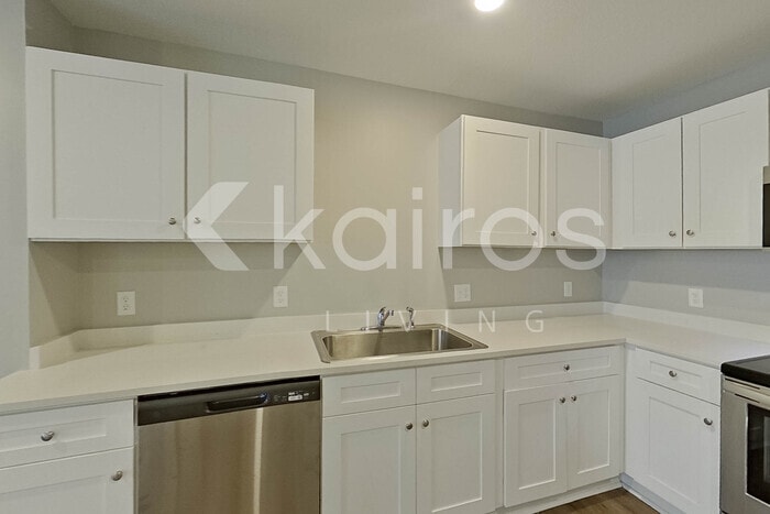Building Photo - 156 Cottage Grove Rd