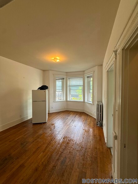 Building Photo - 28 Westland Ave