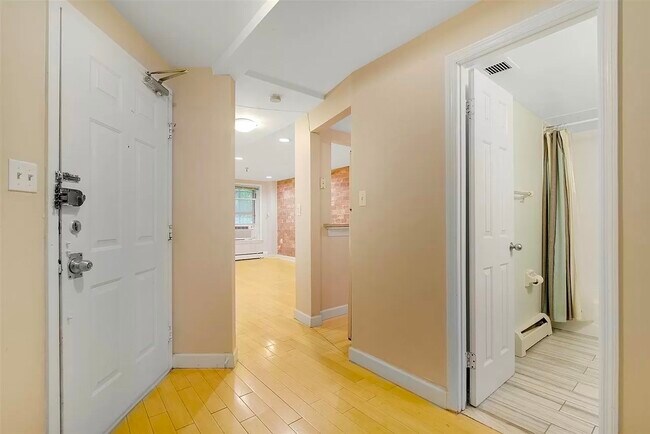 Primary Photo - 319 Barrow St