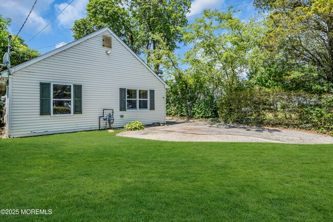 Building Photo - 75 River Dr