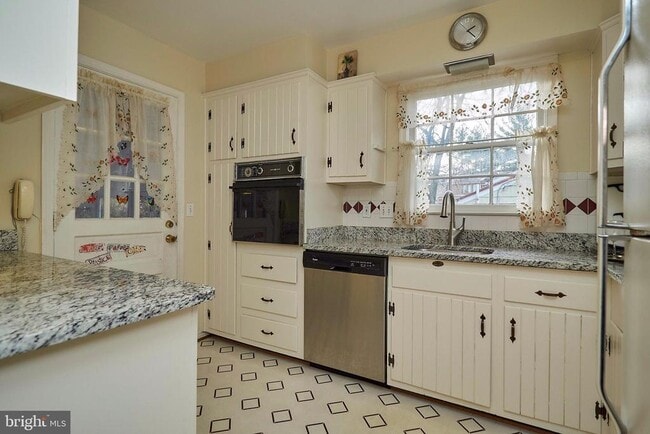 Building Photo - 3812 Wexford Dr