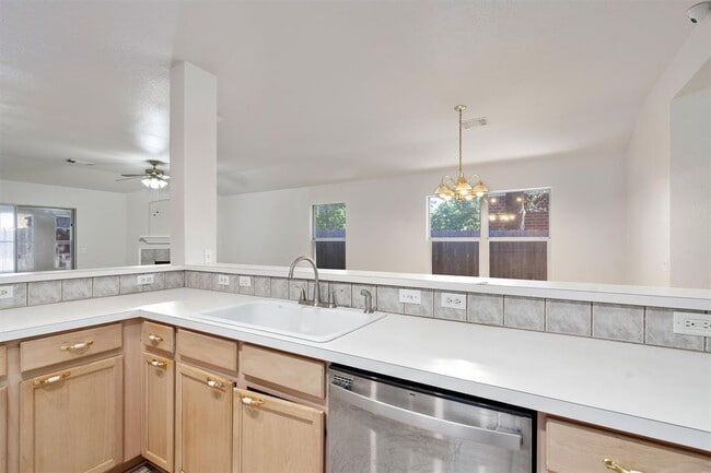 Building Photo - 902 Rocking Spur Cove