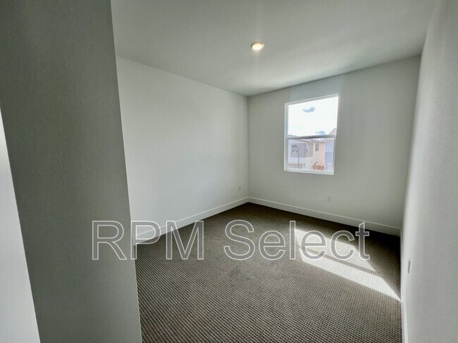 Building Photo - 2604 Atascadero Dr