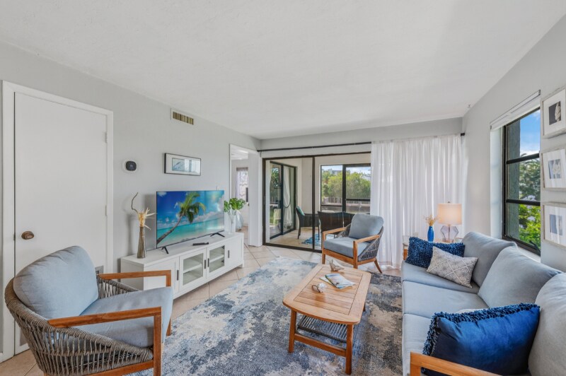 Building Photo - 1334 Chesapeake Ave