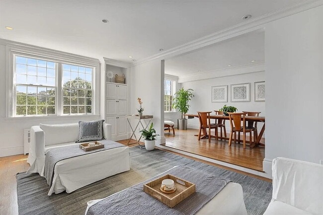 Building Photo - 1-bedroom, 1-bathroom fully updated residence features elevator access, outdoor space, central A/...