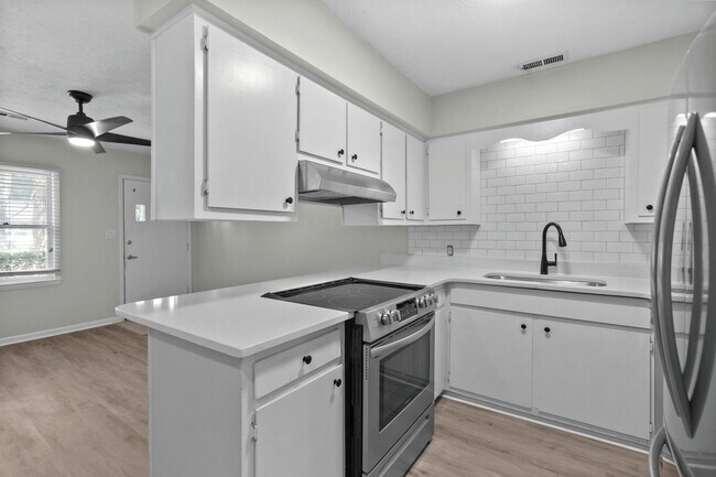 Building Photo - 507 33rd Ave N